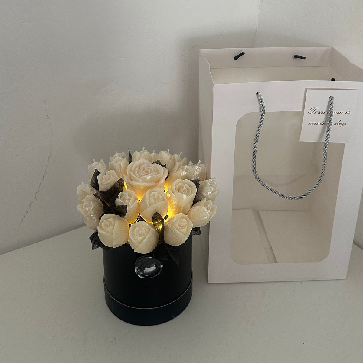 Noir Illuminated Bouquet – M